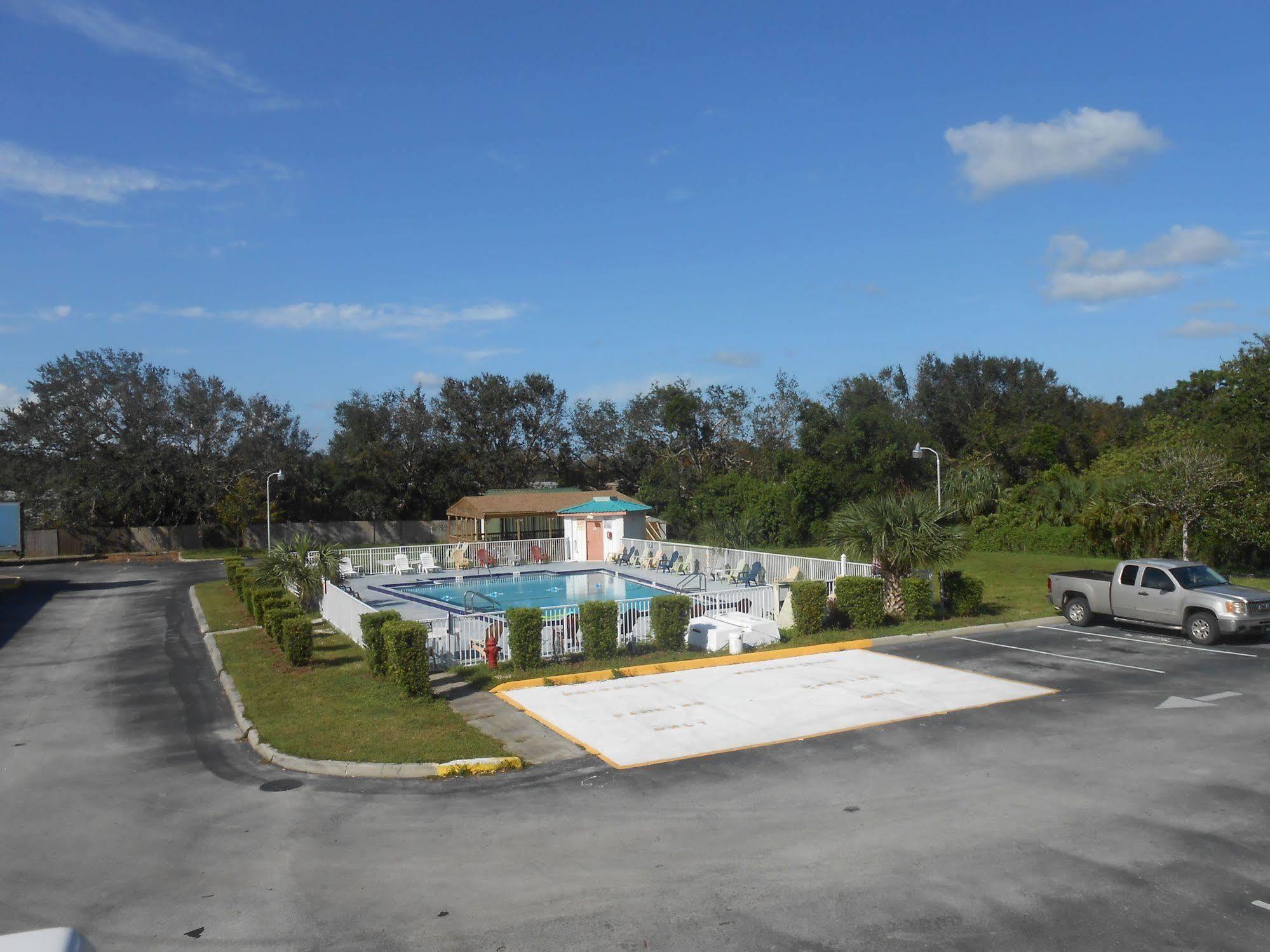 Executive Garden Titusville Hotel Ngoại thất bức ảnh